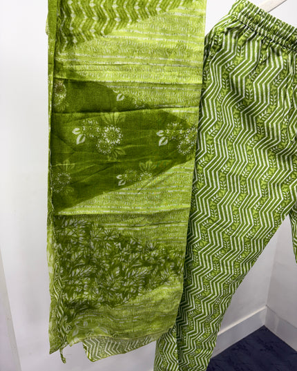 LADIES DRESS CODE-A59 He And She Women's Green Floral Printed Kurti Set with Pant & Dupatta | Stylish Ethnic Wear for Women