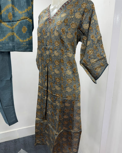 LADIES KURTI SET CODE-A122 Women's Grey Floral Printed Kurta Pant Set with Dupatta