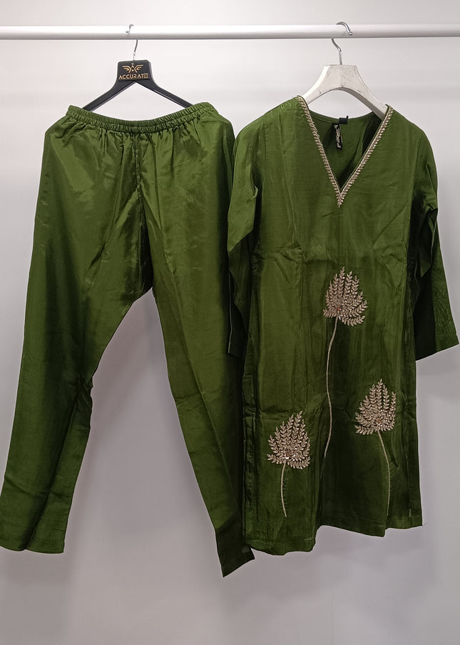He & She Women’s Olive Green Kurti Pant Set – Elegant Embroidered Ethnic Wear