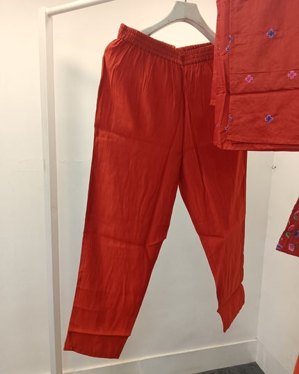 LADIES KURTI SET CODE-A265 Women’s Red Embroidered Kurta Pant Set with Dupatta