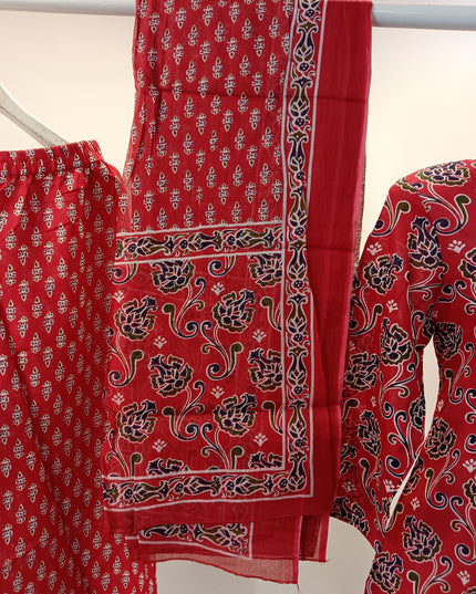 LADIES DRESS A479 Women’s Red Printed Kurti Set with Dupatta & Matching Pants | He And She
